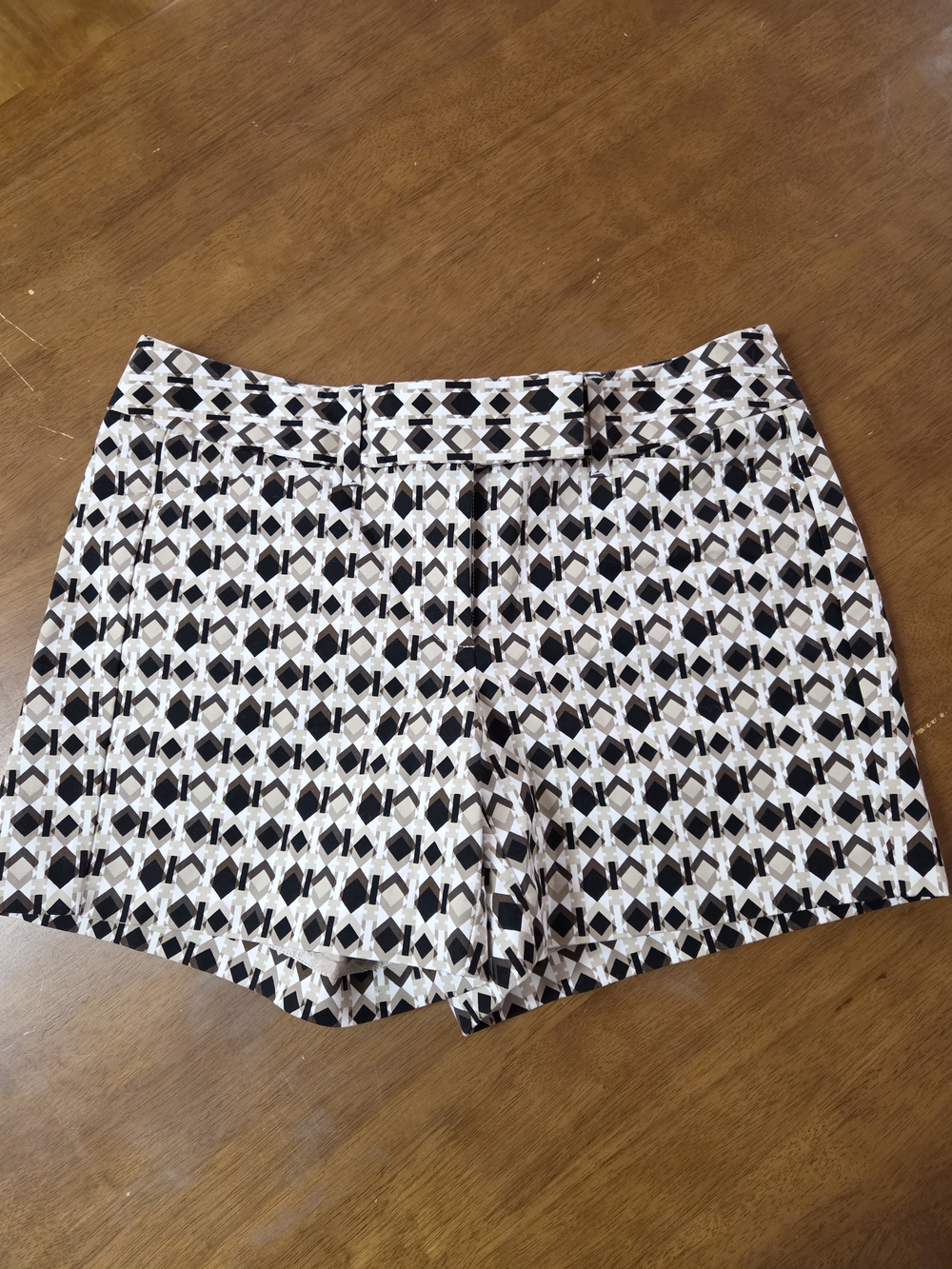 White House Black Market Black and Cream Geometric Women’s Shorts Crop Leg 6